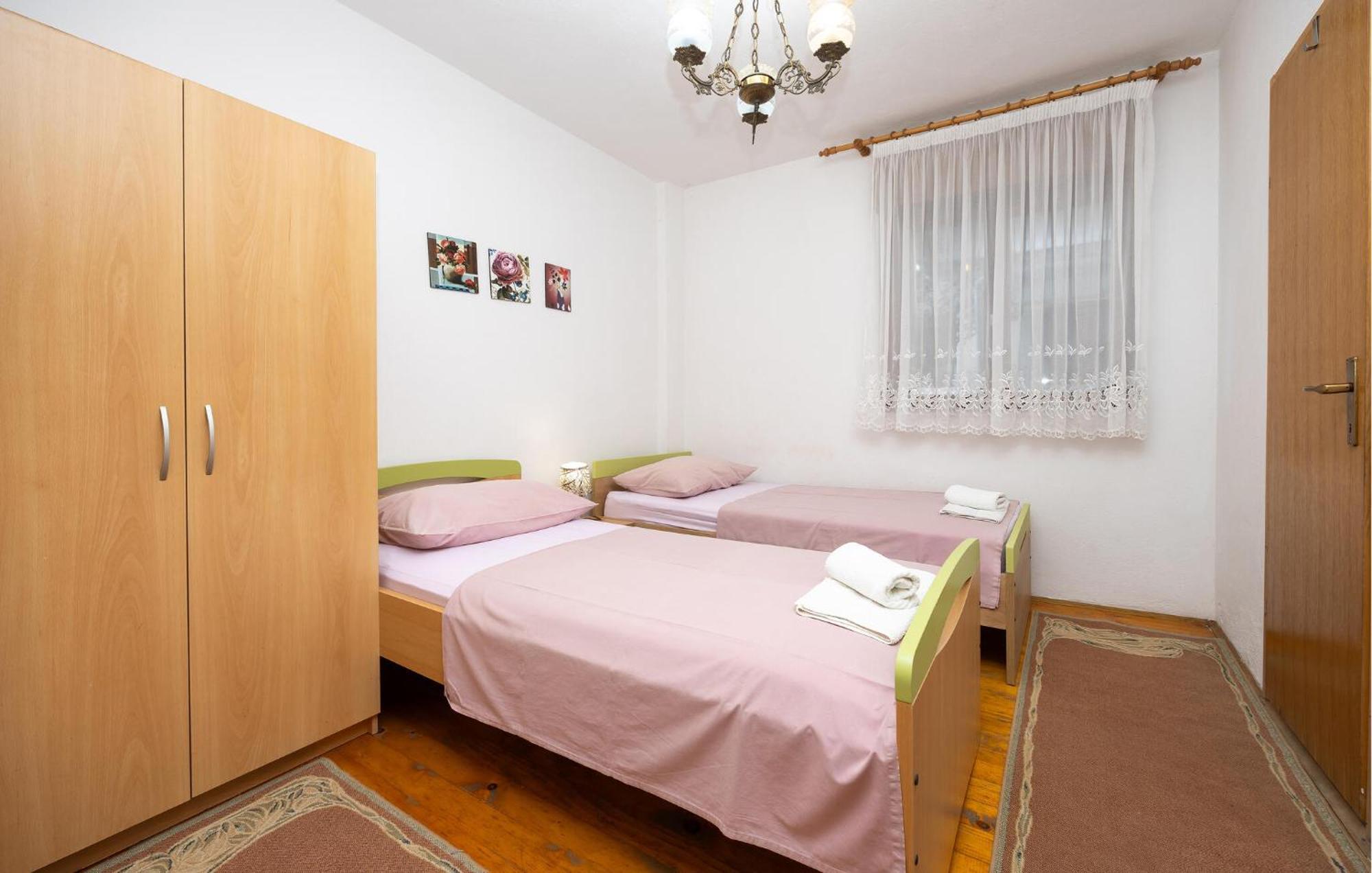 3 Bedroom Gorgeous Apartment In Трогир Экстерьер фото