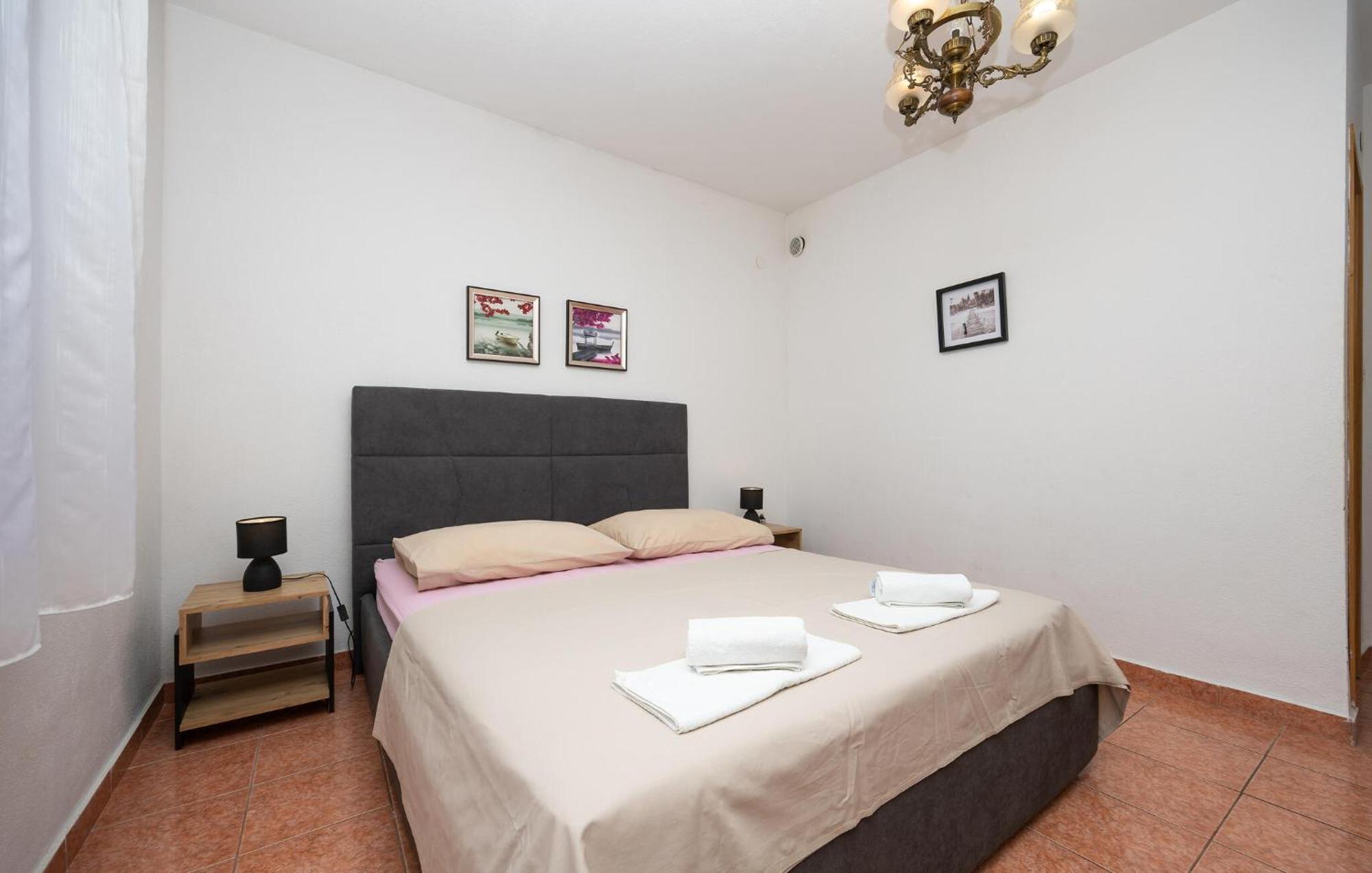 3 Bedroom Gorgeous Apartment In Трогир Экстерьер фото